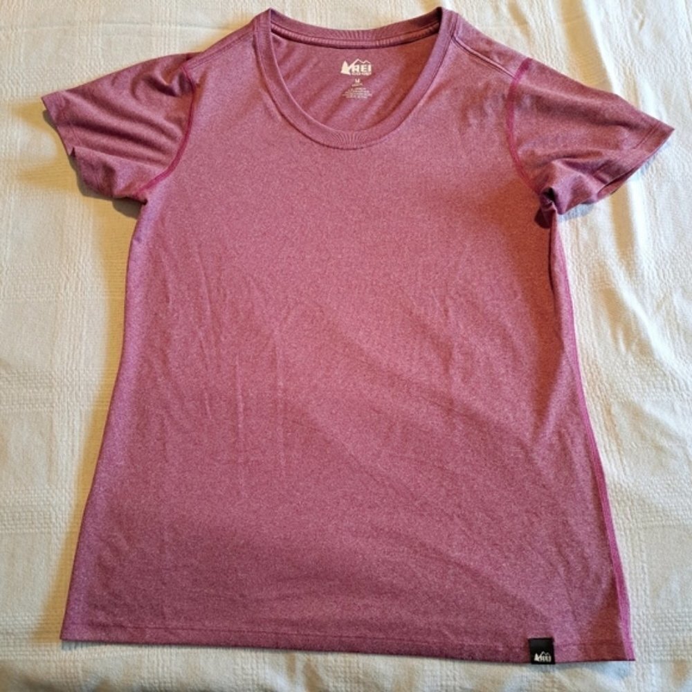 REI women's size Medium dusty rose short sleeved shirt